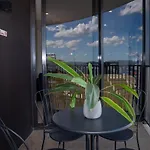 Lvl 23 Spire Infinity Pool Netflix Wifi Carpark By Stylish Stays