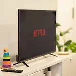 Modern Central 2 Bed Carpark Wifi Netflix Pool Gym