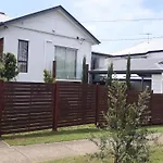 Maple Villa - The Beach House By The Bay