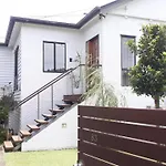 Maple Villa - The Beach House By The Bay