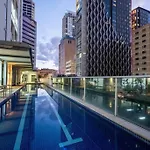 Spacious 3 Bed City Apt With Car Park, Pool & Gym