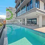 Great Located Unit/Private Balcony, Pool,Gym,Parking