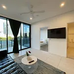Lovely 2 Beds With View At South Apartment