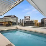 Lovely 2- Bedroom Rental Unit With Free Parking