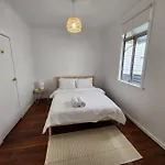 Classic Queenslander With Pool & Yard