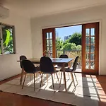 Classic Queenslander With Pool & Yard Holiday home *