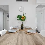 Break Panoramic River Views Free Parking Apartment Brisbane
