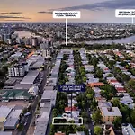 Holiday home Classic Queenslander With Pool & Yard *