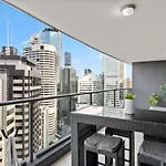 Break Panoramic River Views Free Parking Apartment