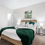 Break Panoramic River Views Free Parking Apartment Brisbane