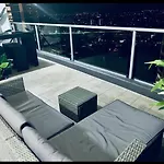 Break Panoramic River Views Free Parking Brisbane