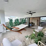 2-bed Acropol With Balcony & Parking Apartment Brisbane