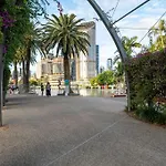 Southbank Heart+2 Bed+Balcony+Pool+Gym+Free Wifi