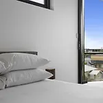 Glorious 2-Bed Apartment Near Local Shops