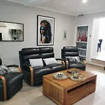 Eight Mile Plains House