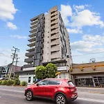 Spacious Inner With Free Parking Apartment