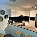 Spacious Inner With Free Parking Brisbane