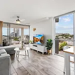Spacious Inner With Free Parking Apartment Brisbane