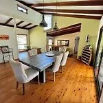 Cosy Entire Home In Everton Hills