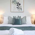 Oasis+spa Tennis Court Holiday home *