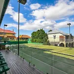 Brisbane Oasis+Spa Tennis Court