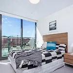 Modern 1 Bedroom Apartment On Portside Wharf