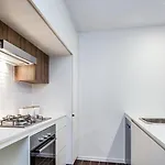 Modern 1 Bedroom Apartment On Portside Wharf