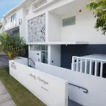 Apartment Location, Location, Location - Ground Floor Brisbane