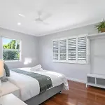 Oasis+spa Tennis Court * Brisbane