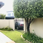 Garden Getaway - Central Location