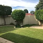 Garden Getaway - Central Location