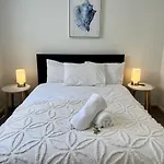 Luxe 2 Bedroom Apt W/ Car Park