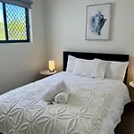 Luxe 2 Bedroom Apt W/ Car Park