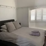 Charming 1920's 4br Freestanding Plantation Qldr. * Brisbane