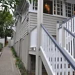 Quaint & Cosy 1 Bedroom In Queenslander. Apartment *