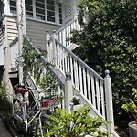 Quaint & Cosy 1 Bedroom In Queenslander. *
