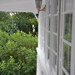 Quaint & Cosy 1 Bedroom In Queenslander. *