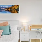 Brand-New Central Studio Apart With Views