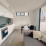 Cosy And Stylish 1 Bd Serviced Apt At Southbank