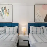 Centre New Furnitures Apartment Brisbane