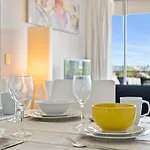 Artsy Destination Compact & Cosy 2 Bedroom At Valley Apartment