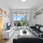 Artsy Destination Compact & Cosy 2 Bedroom Apart At Valley