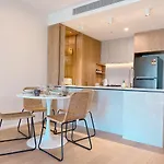 Brand New Riverside Designer 2bd At West End Apartment *