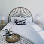 Brand New Riverside Designer 2bd At West End *