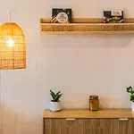 Brand New Riverside Designer 2Bd Apartment At West End