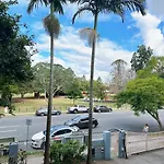 Spacious Newly Furnished 2Bed Apartment In South Brisbane