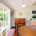 Garden 1brm Private & Spacious Apartment