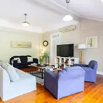 Garden 1brm Private & Spacious * Brisbane