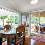 Garden 1brm Private & Spacious Apartment *