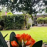 Garden 1brm Private & Spacious Apartment *